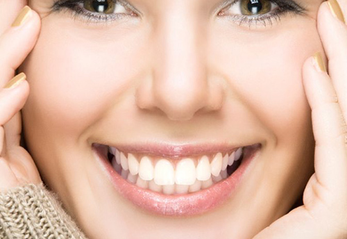 sonrisa perfecta con implantes dentales